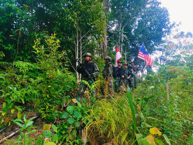 Tentara Nasional Indonesia (TNI) dan Tentara Diraja Malaysia (TDRM) terus meningkatkan patroli di perbatasan RI - Malaysia.