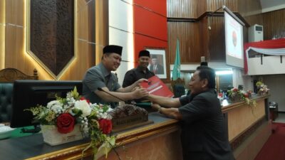Pendapatan Asli Daerah (PAD) Kalimantan Barat (Kalbar) mengalami kenaikan signifikan yang didongkrak dari pajak permukaan air dan pajak kendaraan.