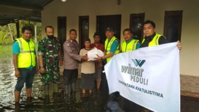 Wilmar Grup melalui anak perusahaannya PT Bumi Pratama Khatulistiwa (BPK) menyalurkan Tanggung Jawab Sosial Lingkungan (TJSL) untuk penanganan banjir di Kubu Raya, Rabu (12/10).
