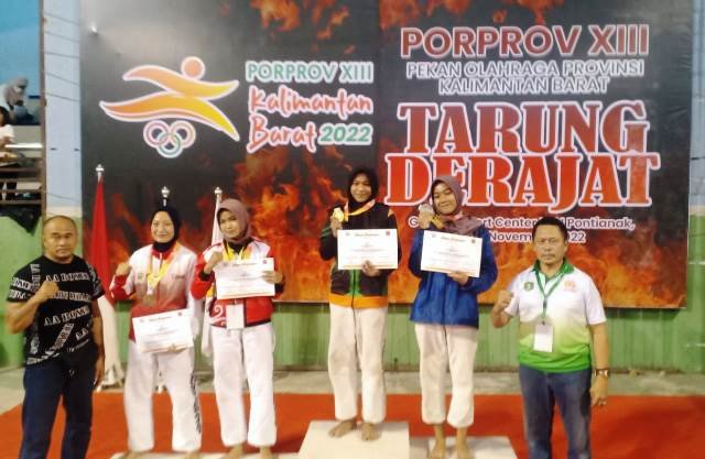 Kota Pontianak memborong medali emas pada cabang olahraga (cabor) tarung derajat di ajang Pekan Olahraga Provinsi (Porprov) Kalimantan Barat XIII