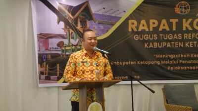 Sekretaris Daerah (Sekda) Kabupaten Ketapang Alexander Wilyo saat membuka Rapat Koordinasi Gugus Tugas Reforma Agraria (GTRA), Kamis (24/11).