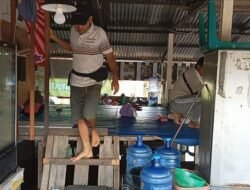 Tiga Minggu Tinggal di Panggung Terjebak Banjir