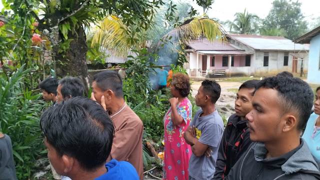 Warga Desa Nanga Biang Kecamatan Kapuas gempar atas hilangnya seorang nenek berinisial K (63) di Sui Kapuas.