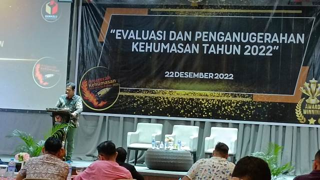 Koordinator Divisi Pencegahan Parmas dan Humas Bawaslu Kalbar, Faisal Riza saat membuka evaluasi dan penganugrahan kehumasan kepada humas Bawaslu kabupaten/ kota se Kalbar, Kamis (22/12).