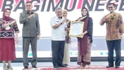 Penghargaan Prakarsa Inklusi diserahkan langsung Ketua Komisi Nasional Disabilitas Republik Indonesia (KND) RI Dante Rigmalia kepada Bupati Kubu Raya Muda Mahendrawan bertepatan dengan Peringatan Hari Disabilitas Internasional (HDI) pada Rabu (28/12) siang.