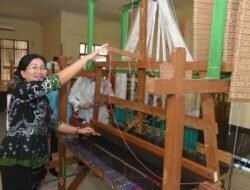 Pelaku UMKM Dilatih Tenun Sabang Merah