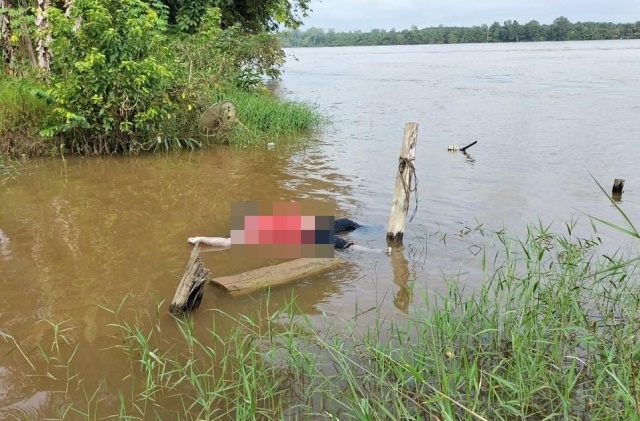 Srikandi yang ditemukan mengapung di Sui Kapuas Desa Sungai Mayam, Rabu (21/12).