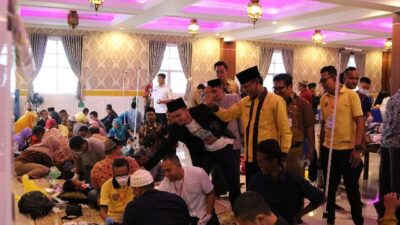 Wakil Bupati Ketapang Farhan meninjau khitanan massal yang diikuti 176 anak yang diselenggarakan Masjid Agung Al-Ikhlas, Senin (26/12).