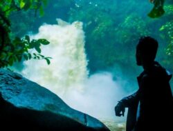 Wisata Menggoda di Air Terjun Riam Marum