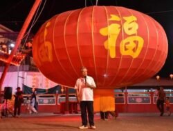 Dua Lampion Raksasa di Indonesia Meriahkan Imlek