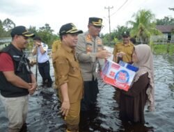 Warga Terdampak Banjir di Sambas Mendapat Bantuan Sembako