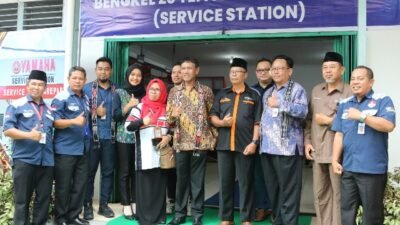 Wakil Bupati Ketapang Farhan meresmikan bengkel motor yang telah dimiliki SMK Negeri 22 Ketapang, Jumat (27/1).