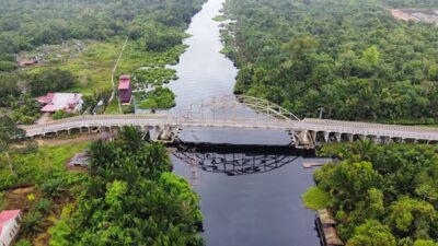 Jembatan Korek yang terletak di Desa Korek Kecamatan Sui Ambawang Kabupaten Kubu Raya telah berdiri megah dibangun dengan alokasi anggaran sebesar Rp34 miliar.