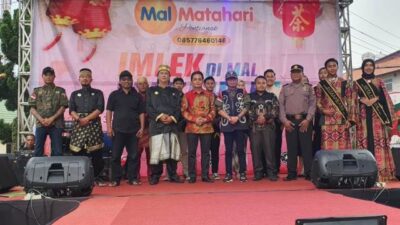 Wakil Wali kota Pontianak Bahasan saat menghadiri Festival Imlek dan UMKM pada Jumat (14/1) yang digelar Lasem Kalbar dihadiri tokoh masyarakat Dayak dan Raja Mempawah di Pontianak