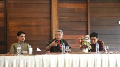 Bupati Kubu Raya Muda Mahendrawan saat menjadi pembicara utama Lokakarya Sosialisasi Proyek Peningkatan Pengelolaan SDA dan Tata Kelola Lingkungan Berkelanjutan, Kamis (26/1).
