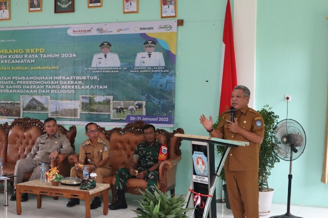 Bupati Kubu Raya Muda Mahendrawan saat membuka Musrenbang Tahun Anggaran 2024 di Kecamatan Sui Ambawang, Selasa (31/1).