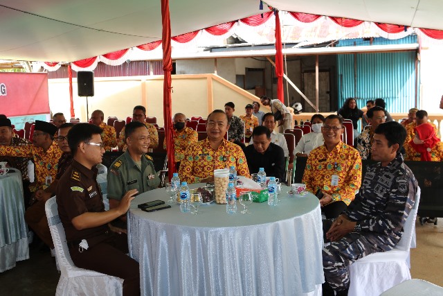 Sekretaris Daerah (Sekda) Pemkab Ketapang Alexander Wilyo saat ramah tamah bersama kepala OPD, tokoh agama, tokoh masyarakat, organisasi keagamaan dan organisasi kemasyarakatan, Kamis (5/1).