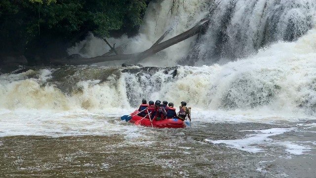 Riam Pangar terletak di Desa Pisak, Kecamatan Tujuh Belas, Kabupaten Bengkayang sering kali menjadi salah satu destinasi wisata untuk bagi siapa saja yang ingin memacu adrenalin. Foto: iki