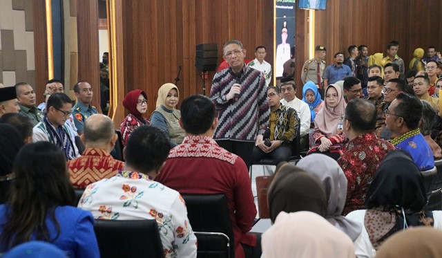 Gubernur Kalbar Sutarmidji saat mendampingi Menparekraf RI Sandiaga Uno yang datang ke Pontianak pada Kamis (9/2) sekaligus mempromosikan Pantai Temajuk di Sambas.