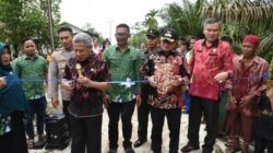Ketua DPRD Kubu Raya bersama Bupati dan Wakil Bupati saat menghadiri Musrenbang tahun 2024 di Kecamatan Kuala Mandor B, Jumat (3/2).