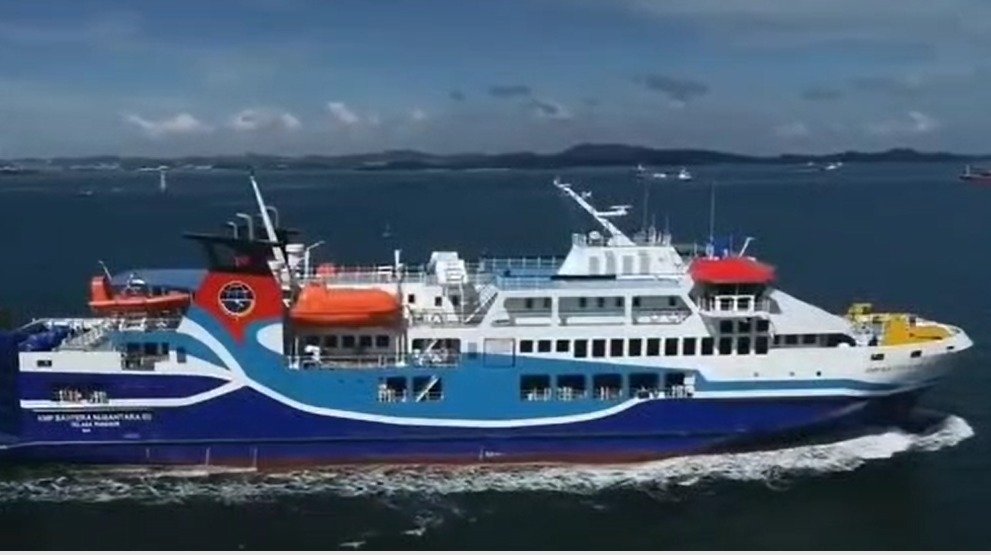 Satu lagi kapal pengangkut penumpang dan barang berlabuh di Pelabuhan Sintete Kabupaten Sambas. Kapal dengan nama KMP Bahtera Nusantara 3 ini berlayar dari Tanjung Uban, Batam, Tambelan dan Sintete Kabupaten Sambas