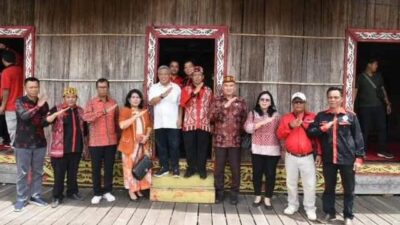 Saat resmikan Sekretariat DAD Sungai Ambawang pada Sabtu (25/2), Bupati Kubu Raya Muda Mahendrawan berharap adat dayak berpotensi menjadi industri wisata budaya.