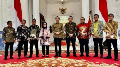 Presiden Joko Widodo (Jokowi) saat bertemu anggota Dewan Pers pada Senin (6/2). Kesempatan itu Jokowi menyatakan segera mengeluarkan Peraturan Presiden (Perpres) tentang Media Sustainability (MS). Foto: ist