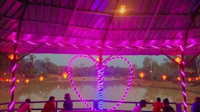 Objek Wisata Danau Santai ini telah dikemas dengan indah untuk menambah daya tarik pengunjung terutama saat Hari Valentine agar menambah lebih romantis.