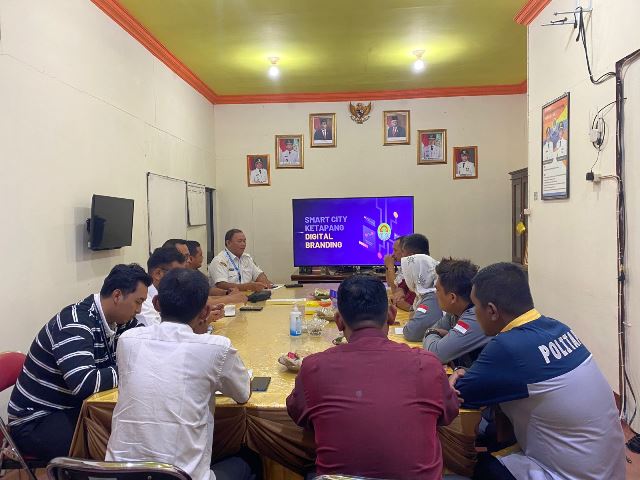 Rapat tim Pemkab Ketapang dalam rangka Ketapang Smart City yang merupakan salah satu kabupaten di Indonesia terpilih oleh Kemenkominfo, Rabu (15/2).