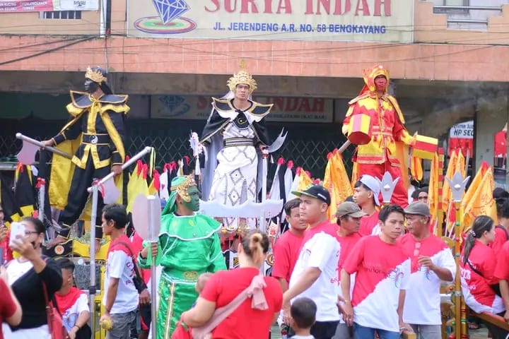 Sebanyak 60 tatung meriahkan perayaan Cap Go Meh di Bengkayang, Minggu (5/2). Dari jumlah itu, 6 orang diantaranya tatung perempuan.