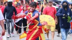 TATUNG-PEREMPUAN-ATRAKSI-DI-CAP-GO-MEH-BENGKAYANG