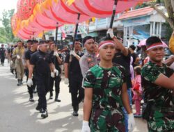 TNI, Polri dan Pol PP Mainkan Naga Raksasa