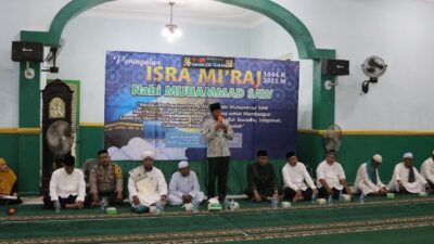 Wakil Bupati Ketapang Farhan saat menghadiri peringatan Isra Miraj di Masjid At-Taqwa, Jum’at (11/2) malam.