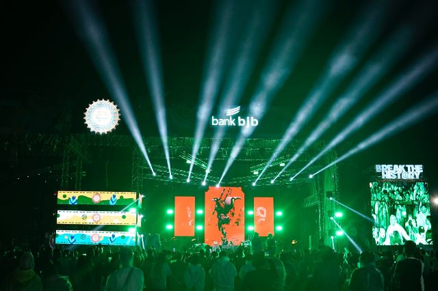 Bank Jawa Barat dan Banten Tbk (BJB) kembali menyelenggarakan konser Now Playing Festival yang menghadirkan puluhan musisi papan atas dari dalam maupun luar negeri.