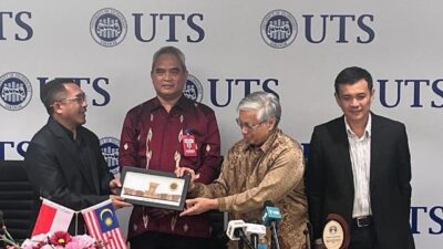 Institut Shanti Bhuana Bengkayang menjalin kerjasama dengan University of Technology Sarawak, Malaysia. Penandatangan MoU dilakukan pada Selasa (7/3) di Sarawak. Foto: ist/tmB