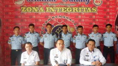 Kepala Rumah Tahanan Negara (Rutan) Kelas IIB Bengkayang Keynes membantah dua orang Warga Binaan Permasyarakatan (WBP) yang dipimpinnya kendalikan sabu 10 kg.