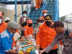 Korban Longsor Serasan Dibawa ke Pontianak