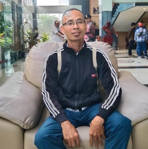 Kepala Desa Seret Ayon, Mikail Ika