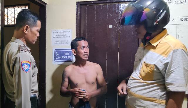 PS Warga Binjai Hulu Kabupaten Sintang untuk pulang ke kampung halamannya terpaksa harus ditunda lantaran berurusan dengan polisi karena tertangkap basah mencuri motor milik penjual es, Senin (20/3) pagi