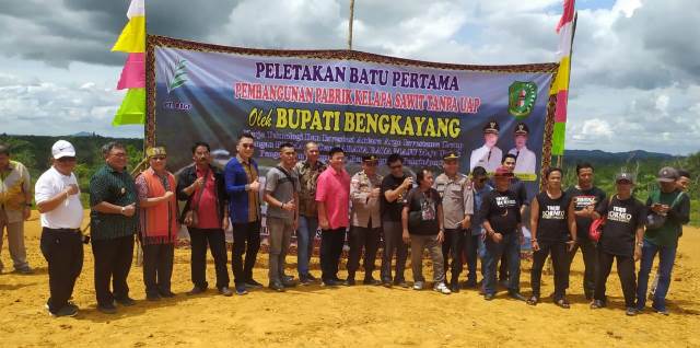 PT Agro Investama Grup membangun Pabrik Kelapa Sawit Tanpa Uap (PKSTU) di Desa Bukit Serayan Kecamatan Samalantan Kabupaten Bengkayang. Peletakan batu pertama PMTU ini dilakukan pada 2 Maret 2023 oleh Bupati Bengkayang, Sebastianus Darwis.