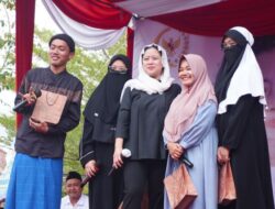 Santri Darul Ulum Beruntung Dapat Handphone dari Puan Maharani