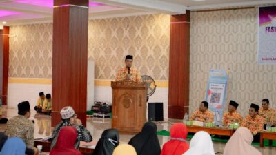 Staf Ahli Bupati Ketapang Bidang Kemasyarakatan dan SDM Maryadi Asmuie pada Kamis (2/3) membuka pelatihan penanganan jenazah sesuai syariat Islam yang diikuti 100 orang peserta dari beberapa kecamatan di Ketapang.