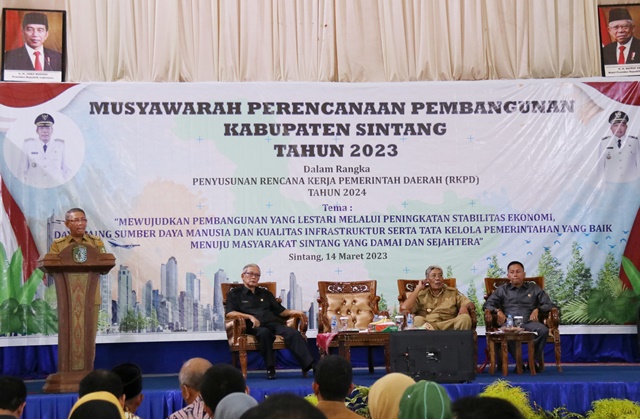 Gubenur Kalbar Sutarmidji mengangkat isu paling ditunggu masyarakat wilayah timur Kalbar yakni soal Provinsi Kapuas Raya saat menghadiri Musrenbang RKPD Tahun 2022 Kabupaten Sintang, Selasa (14/3). Foto: tmB