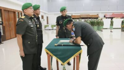 Panglima Kodam XII/ Tpr Mayjen TNI Sulaiman Agusto memimpin langsung sertijab Kepala Staf Kodam (Kasdam) XII Tanjungpura. dari Brigjen TNI Jauhari kepada Brigjen TNI Yufti Senjaya pada Kamis (13/4) di Aula Makodam XII/ Tpr.