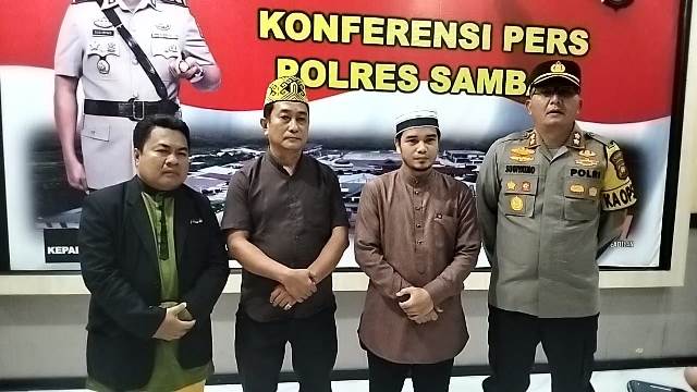 Kapolres Sambas, Ketua DAD Sambas dan Ketua FKUB Sambas bersama mendampingi Ustad Hatoli mengklarifikasi informasi hoax yang beredar di media sosial terkait pengobatan Ida Dayak.