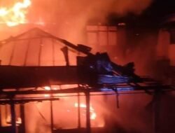 Duka Lebaran Jumiati, Rumah dan Warung Terbakar