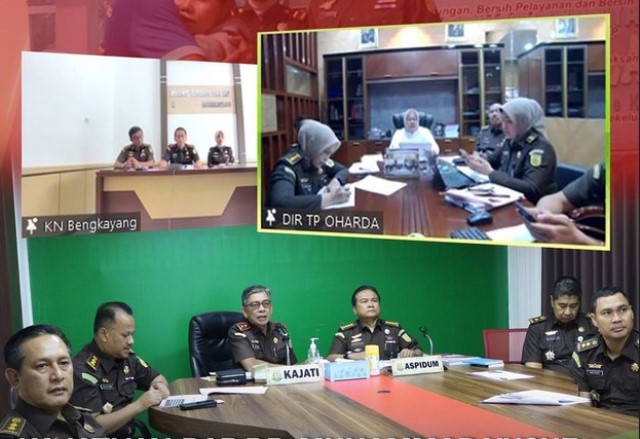 Kejagung menyetujui Restorative Justice (penyelesaian kasus dengan perdamaian) yang diajukan Kejaksaan Negeri (Kejari) Bengkayang. Hal itu disampaikan Jaksa Agung Muda Pidana Umum (JAM-Pidum) Fadil Zumhana kepada Kepala Kejati Kalbar Muhammad Yusuf saat rapat pada Selasa 4/4) di Kantor Kejati Kalbar. Sumber Foto akun Kejati Kalbar