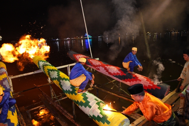 Dentuman 180 meriam sangat dinantikan untuk masyarakat Pontianak dan sekitarnya untuk menyambut Idulfitri 1444 H yang dimulai Kamis (20/4) - Jumat (21/4). Foto: tmB