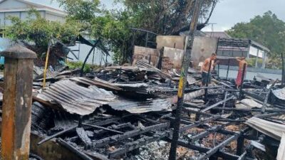 Rumah walet milik seorang warga bernama Iin Solinar yang berlokasi di Gang Bakti Kelurahan Tengah Kecamatan Delta Pawan Ketapang hangus terbakar, Senin (24/4) pagi pukul 05.00 WIB.