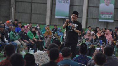 Wakil Ketua DPR RI Muhaimin Iskandar saat rembuk desa di Desa Rasau Jaya I Kecamatan Rasau Jaya Kabupaten Kubu Raya sosialisasi tata kelola pemanfaatan dana desa dengan menaikan dana desa Rp5 miliar